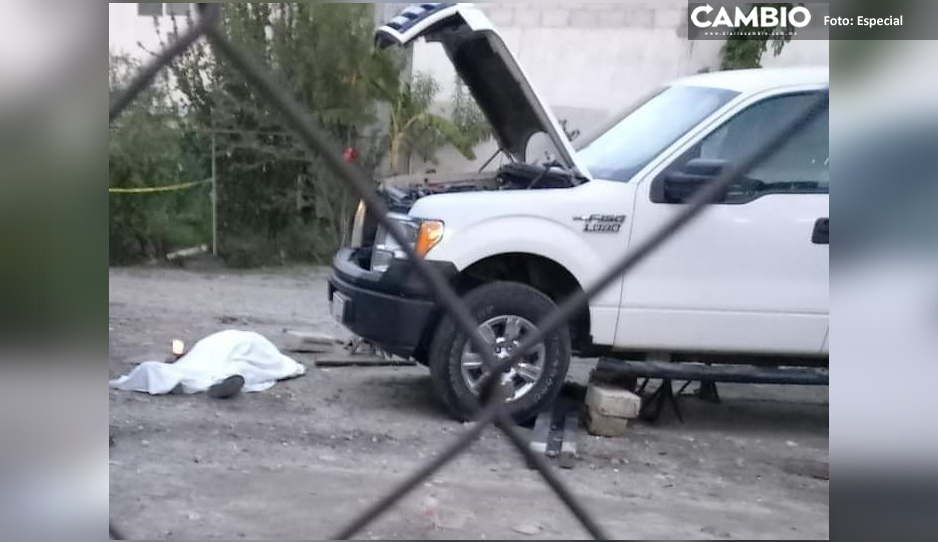 Mecánico muere aplastado por camioneta que reparaba en San Andrés Cholula