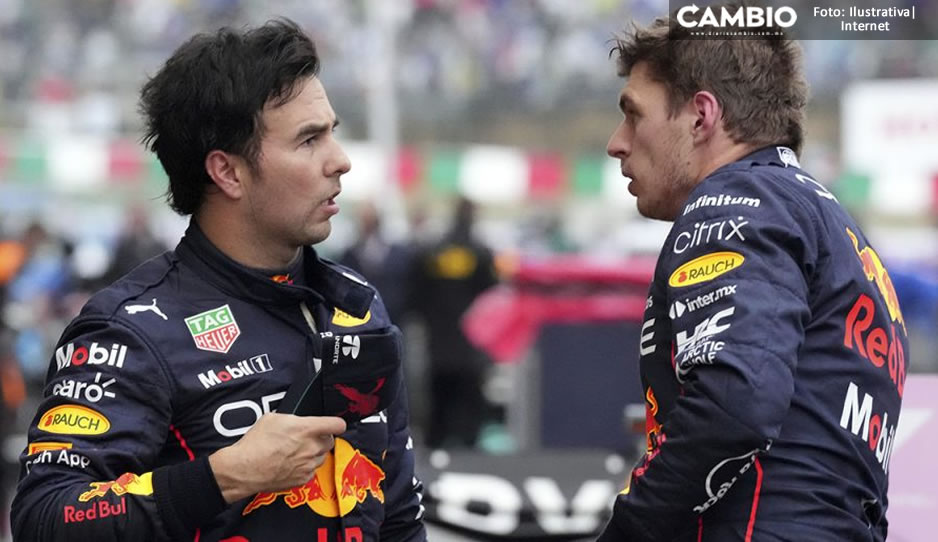 Captan a Checo Pérez y Verstappen discutiendo durante la carrera Sprint