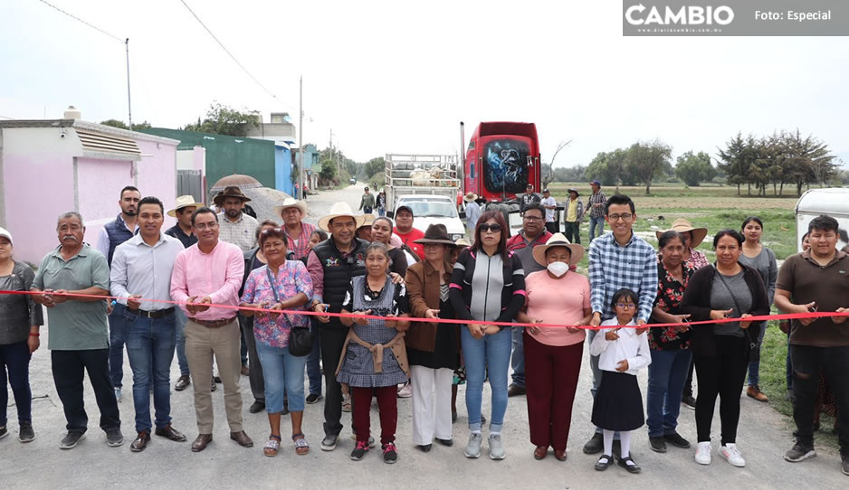 Obra de electrificaci&oacute;n en el Barrio del Campo de Tepeaca beneficia a m&aacute;s de 20 familias
