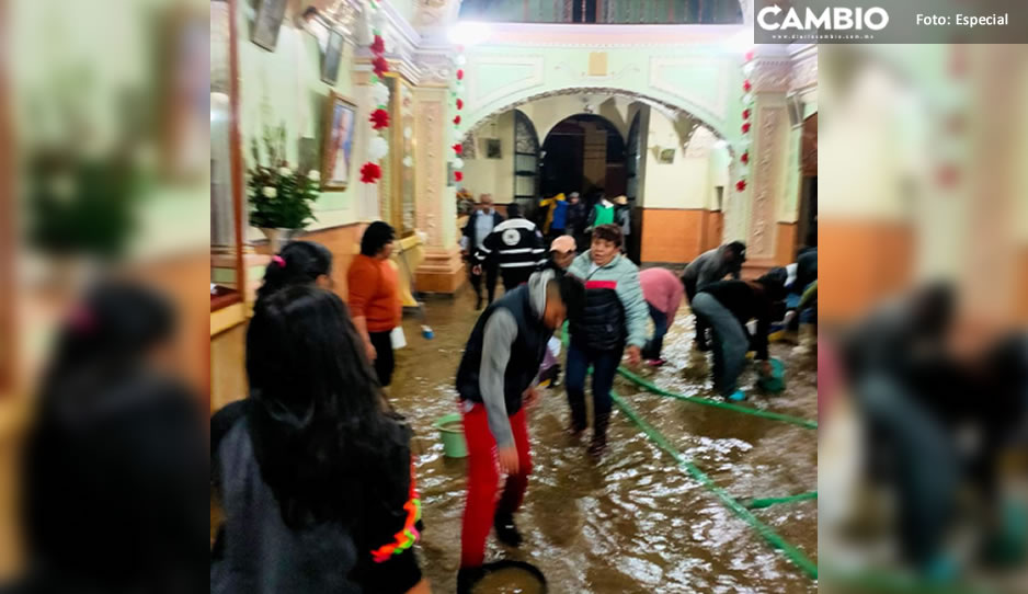 Fuertes lluvias provocan inundaciones en casas e iglesia de Chiautzingo