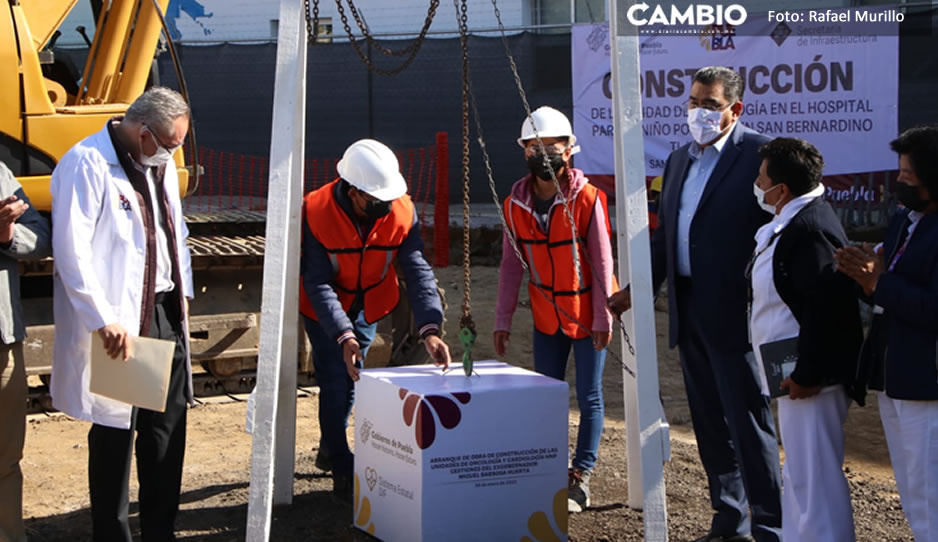 Colocan la primera piedra para el área de oncología y cardiología en Hospital del Niño Poblano