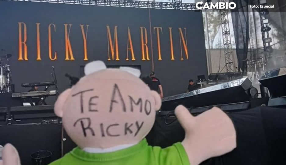 VIDEO: Ricky Martín recibe peluche de Dr. Simi durante su presentación en la Feria de Puebla