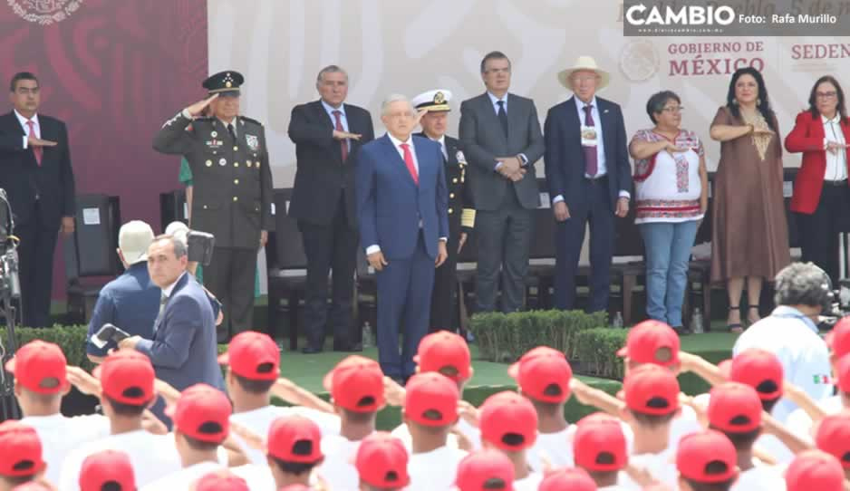 Toma AMLO protesta a jóvenes del Servicio Militar Nacional (VIDEO)