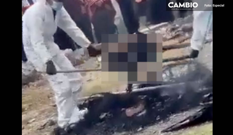 IMÁGENES FUERTES: Queman vivo a supuesto ladrón ¡quedó hecho carbón!