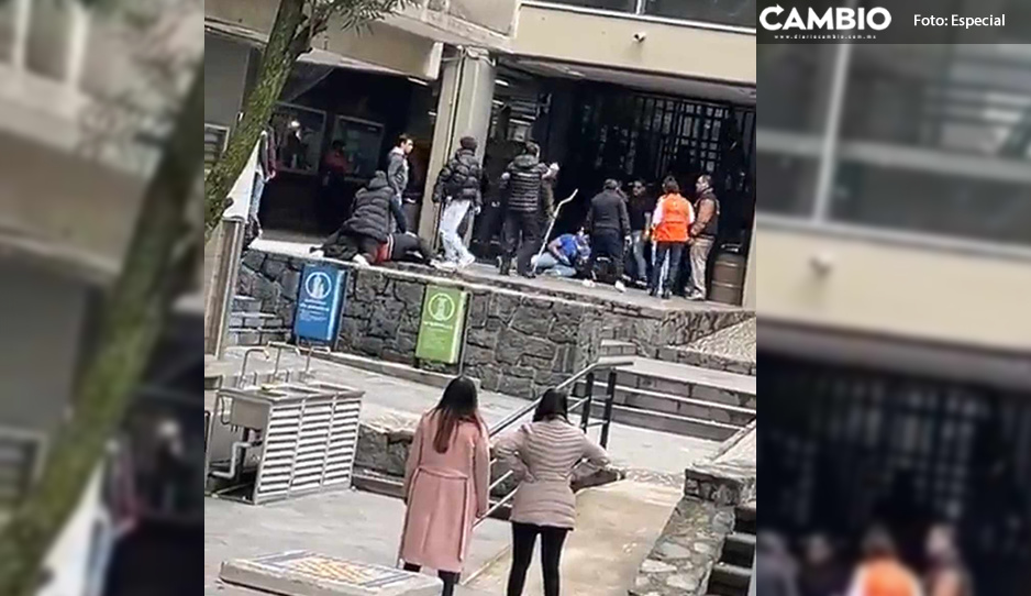 ¡Con palos y tubos! Encapuchados agreden a alumnos y maestros en la UNAM (VIDEO)