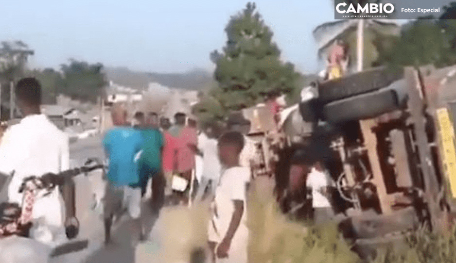Aprovechan para hacer rapiña a camión accidentado y explota; hay 40 muertos
