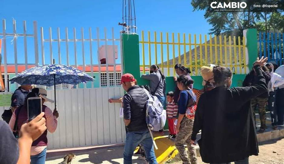 Padres de familia amenazan con bloquear la federal Tehuacán-Orizaba