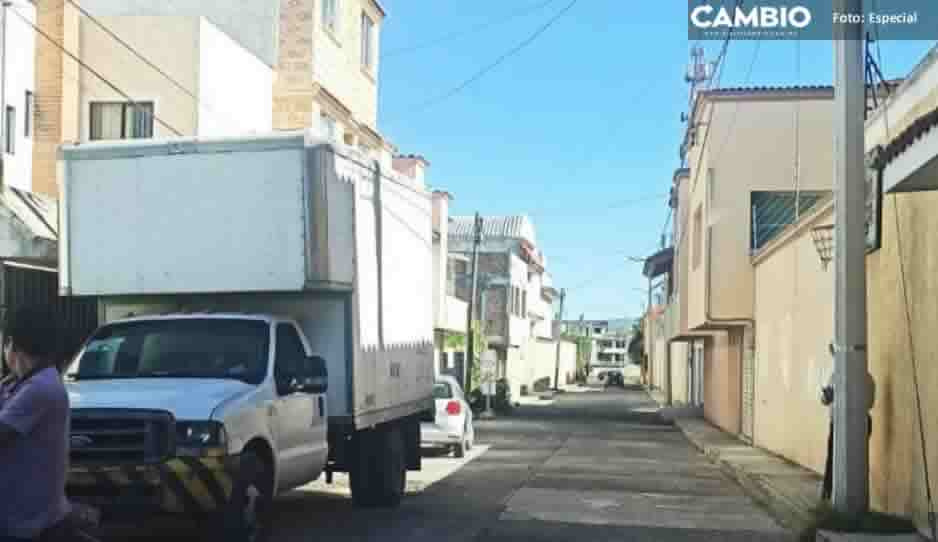Aseguran camión y mercancía con reporte de robo durante cateo en Texmelucan