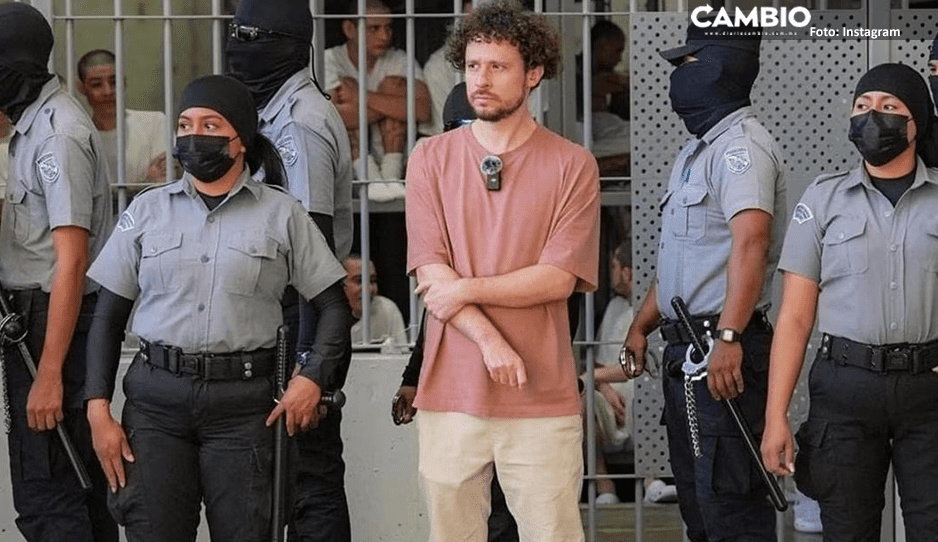 El poblano Luisito Comunica conoce el CECOT, la mega cárcel de Bukele (VIDEO)