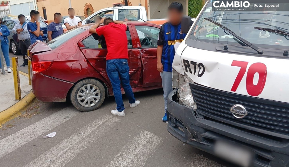 Cafre de la Ruta 70 choca contra auto en Arboledas de Guadalupe, hay 10 lesionados