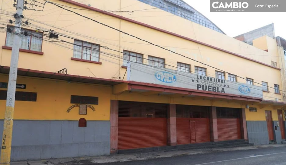 Franeleros abusivos de la Arena Puebla: cobran 100 pesos por &quot;cuidar&quot; tu carro