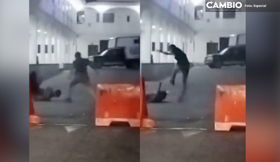 VIDEO FUERTE: Jóvenes se agarran a golpes frente a la presidencia de Ocoyucan