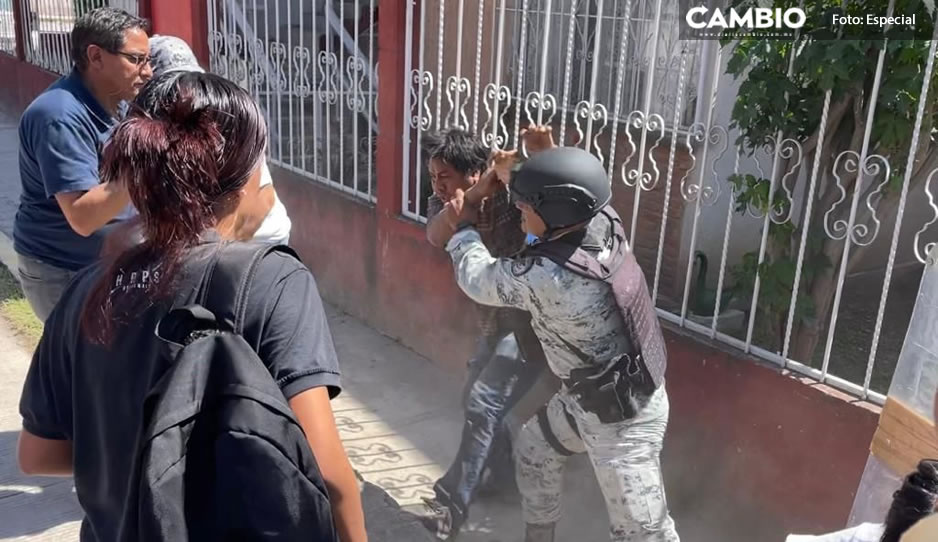 Antorchistas y agentes de la GN se dan con todo por corte de luz a comerciantes
