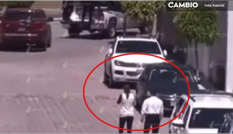 Captan VIDEO de aspirante a la alcaldía de Puebla lanzando piedras y amenazas a sus vecinos