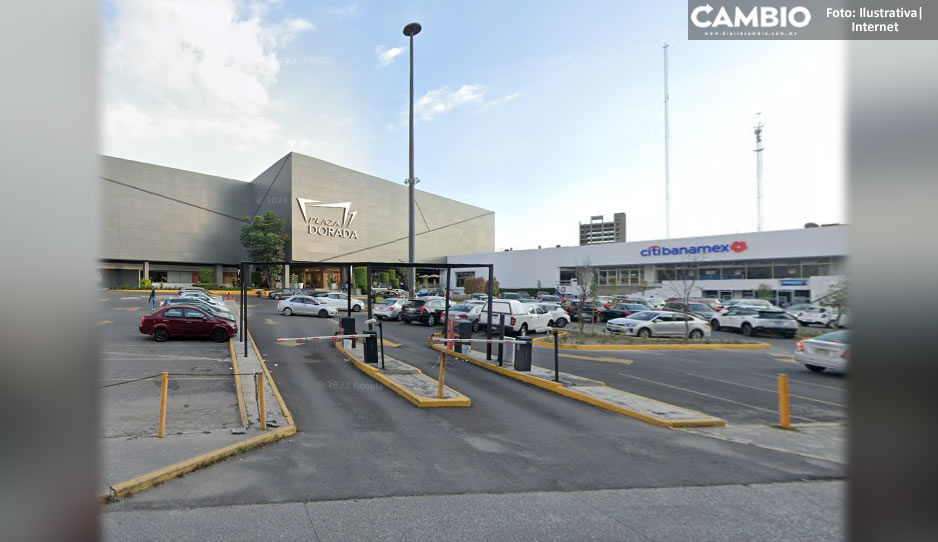 ¡Qué susto! Se le cae pistola a policía y balea por accidente a mujer en Plaza Dorada