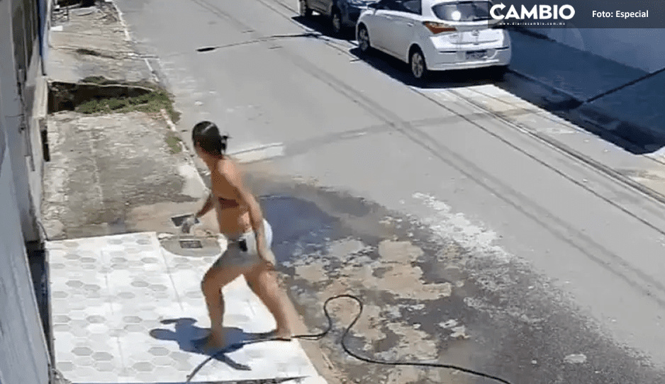 ¡Karma instantáneo! Mujer desperdiciaba agua y sufre resbalón abrupto (VIDEO)