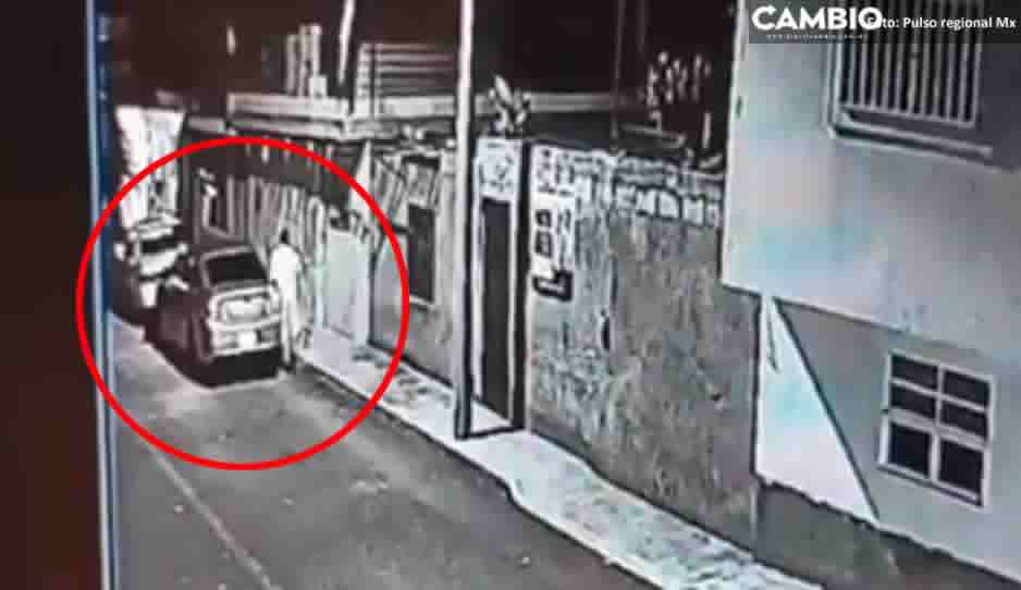 VIDEO: Así roban espejos a auto estacionado en la colonia Historiadores