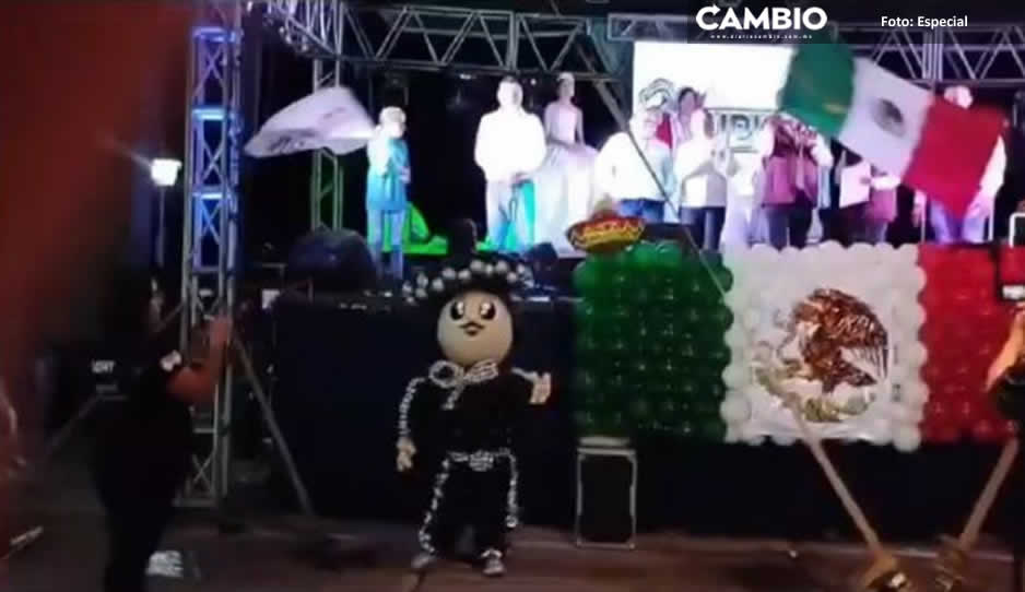 VIDEO: Pobladores de Izúcar realizan disparos al aire y causan pánico durante el Grito de Independencia