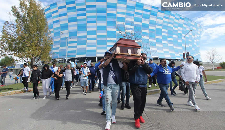 ¡Siempre te recordaremos! Despiden en el Cuauhtémoc a Sefirot, líder de grupo de animación del Puebla (VIDEO)