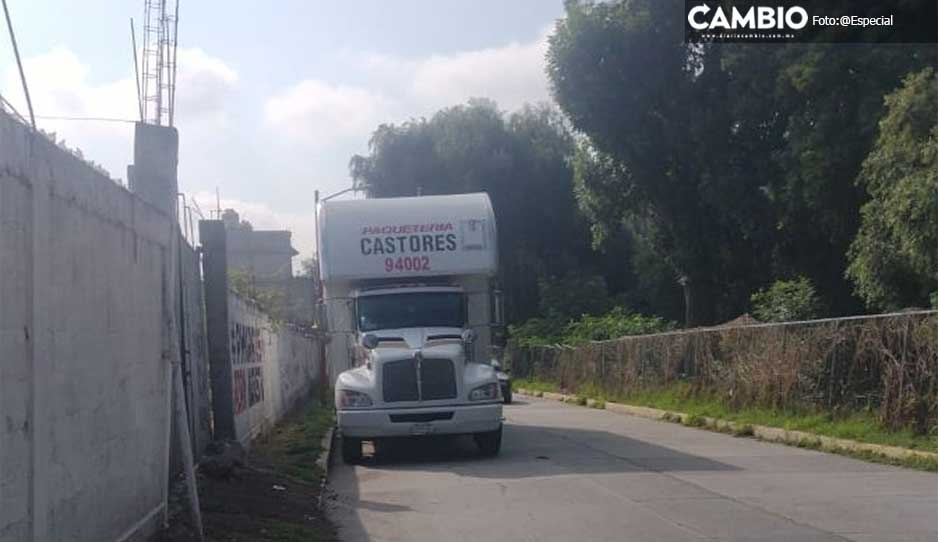 Ladrones abandonan camión de “Castores” tras saquearlo en Texmelucan