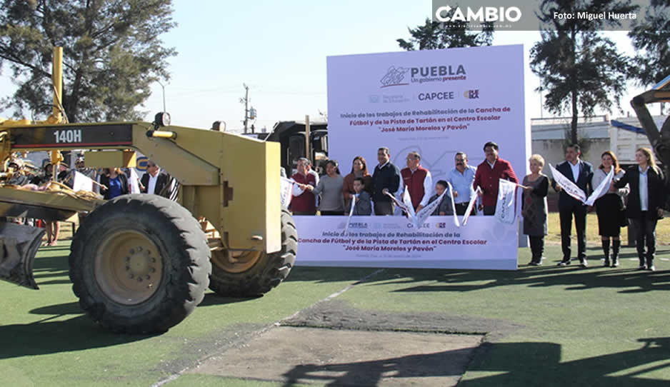 Sergio Salomón da banderazo a rehabilitación de cancha de futbol del Centro Escolar Morelos (VIDEO)