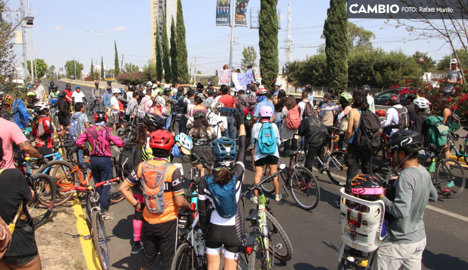 &quot;Ni una bici blanca más&quot;: Colectivos de ciclistas exigen justicia por la muerte de Agustín en la Recta a Cholula