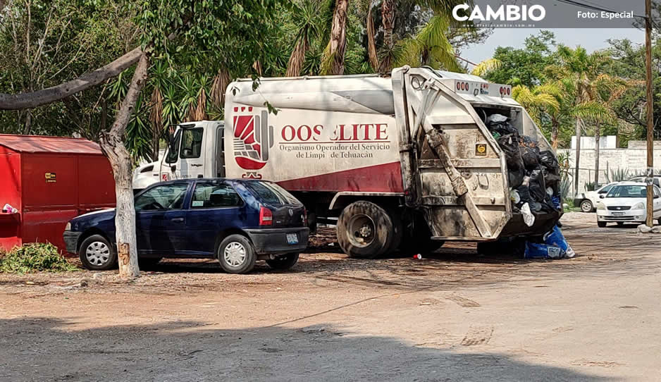 El colmo: abandonan camiones averiados y cargados de basura en Tehuacán