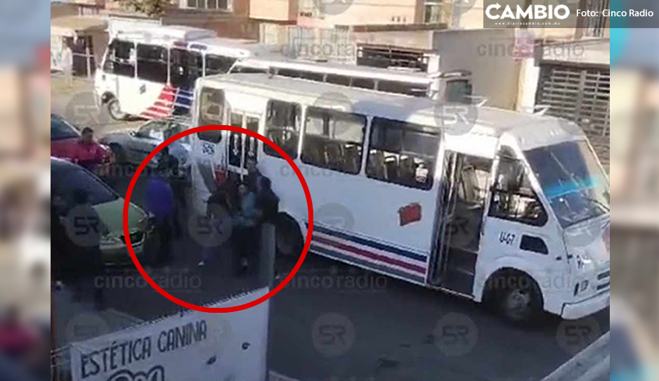 VIDEO: Chofer de ruta 33 se agarra a golpes con conductores en Los Héroes