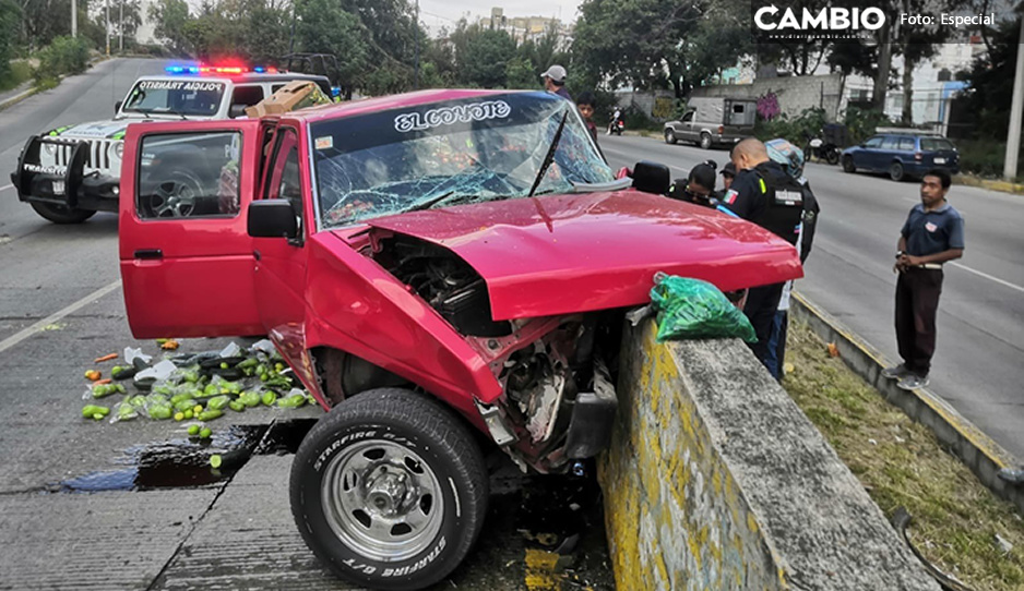 Conductor queda prensado tras chocar contra muro de contención en Las Torres
