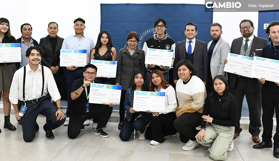 Lilia Cedillo premia a los ganadores de “Creación Porra Institucional BUAP” y “Apantálla-te”