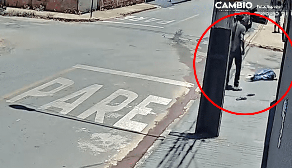 ¡Qué tóxico! Joven asesina a golpes a abuelito por celos (VIDEO)