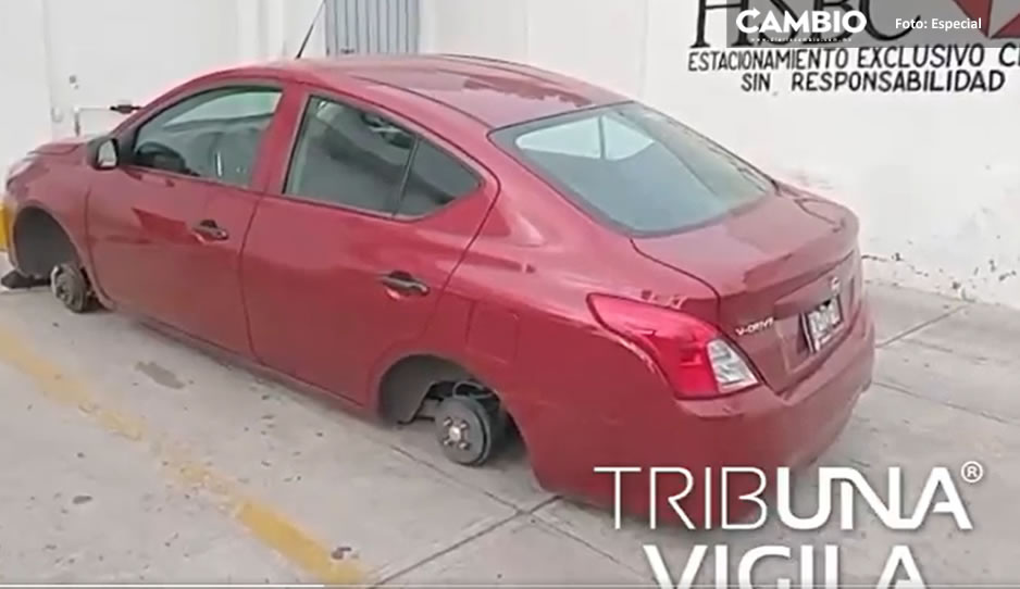 Sin las cuatro llantas, así dejan auto estacionado afuera de HSBC en Bugambilias (VIDEO)