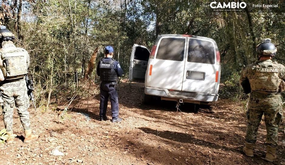 Hallan camionetas cargadas con 29 contenedores de huachicol en Huauchinango
