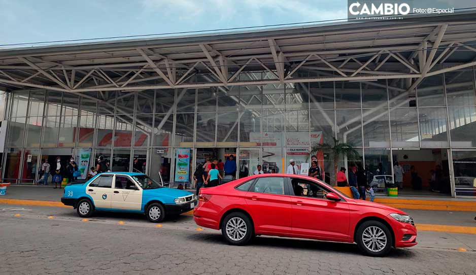 Dan levantón a pasajero al salir de la terminal de AU en Tehuacán