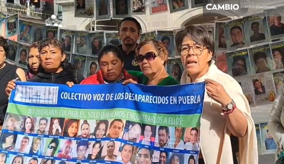 Voz de los Desaparecidos retira el &quot;árbol de la esperanza&quot; en el zócalo de Puebla