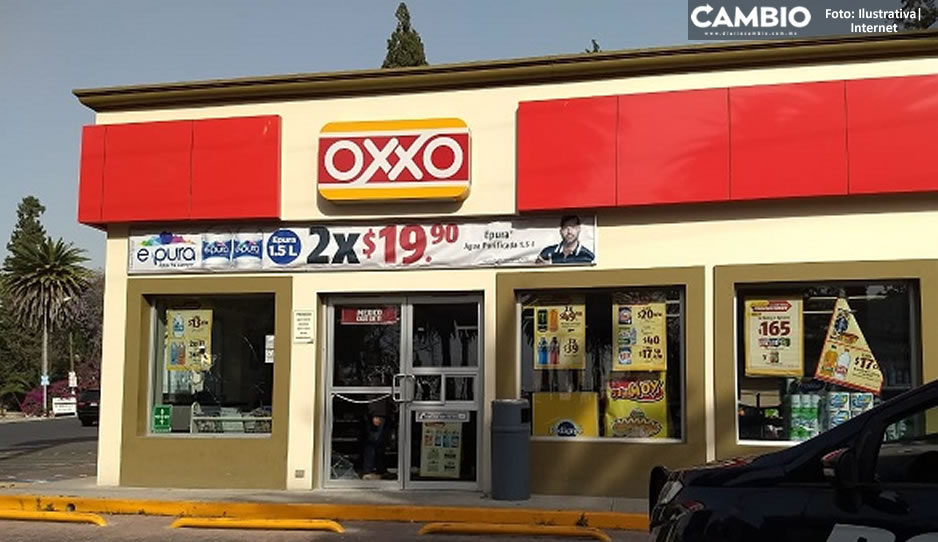 Balean a Policía Estatal al interior de un Oxxo en Minerales
