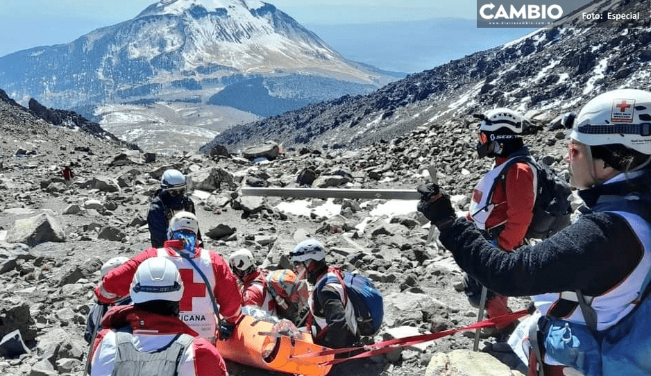 Cuerpo de la alpinista Jessica llega al Semefo de Ciudad Serdán