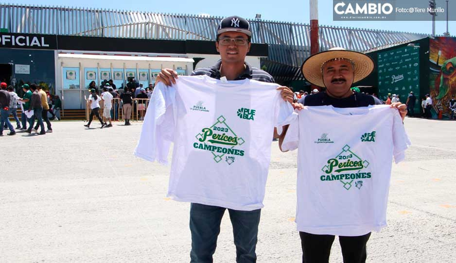 ¡Agotadas! Ya se entregaron las 20 mil playeras conmemorativas por el título de Pericos