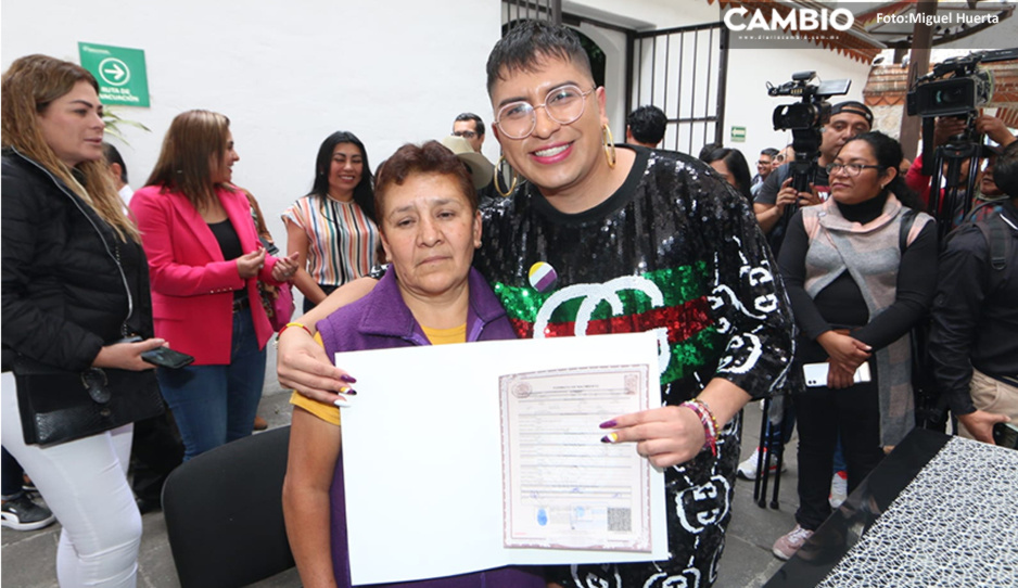 Entregan segunda acta de nacimiento con género no binario en Puebla (VIDEO)