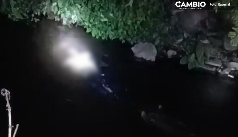 Joven se va con su motocicleta a una acequia del libramiento Icatep-UTIM