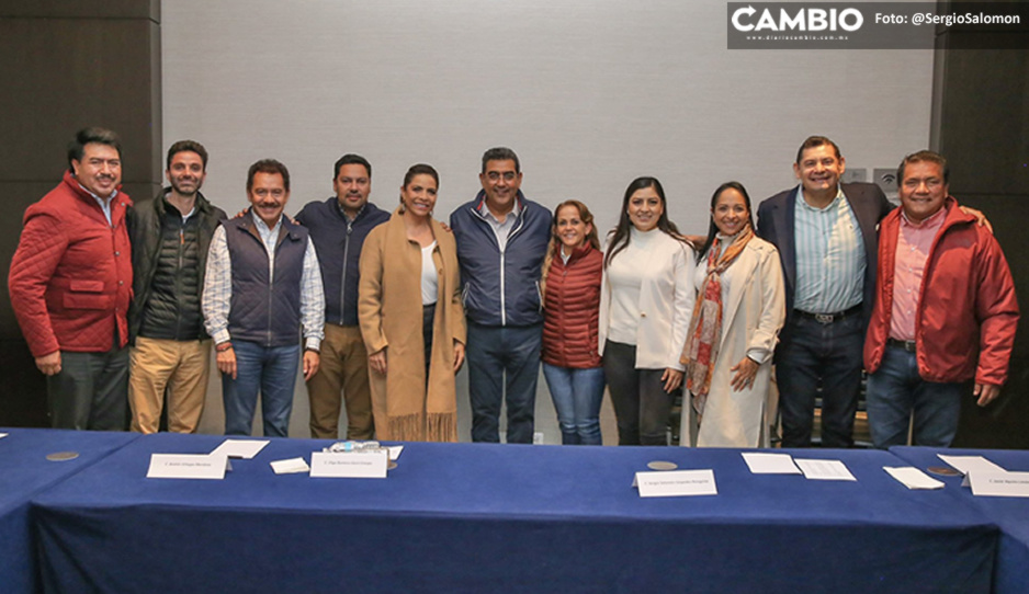 Sergio Salomón se reúne con los siete finalistas de Morena para la gubernatura