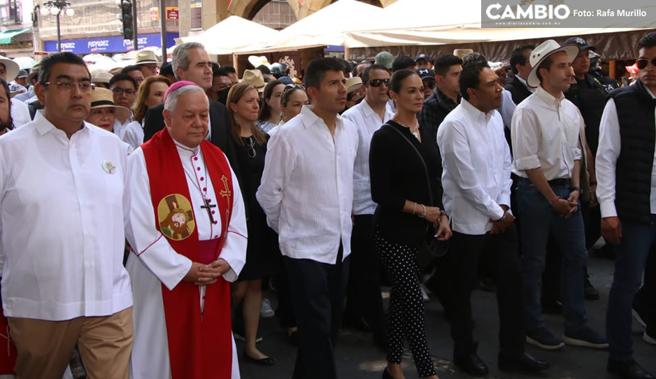 Sergio Salomón, Lalo Rivera y el arzobispo encabezan la procesión de Viernes Santo (VIDEO)