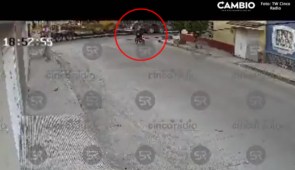 FUERTE VIDEO: Así fue aplastado motociclista por un poste en la colonia Amor