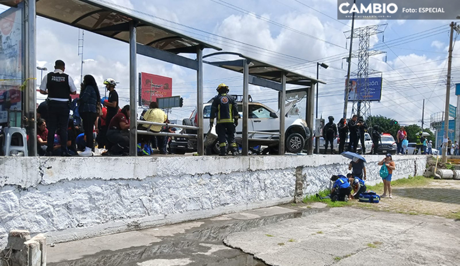 Camioneta se estrella vs paradero y atropella  a varias personas en Avenida Las Torres