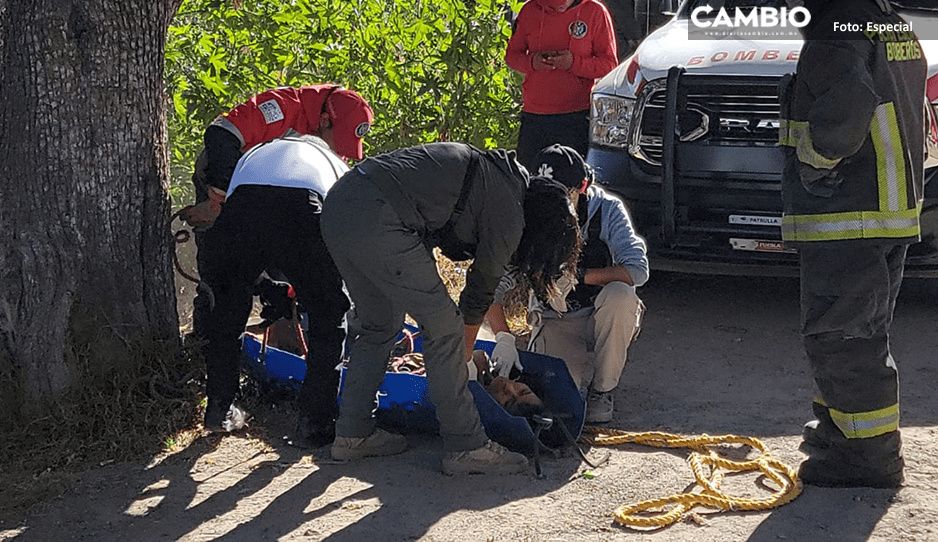 ¡Vivió para contarlo! Joven cae a barranca de 15 metros de profundidad en Amozoc (VIDEO)
