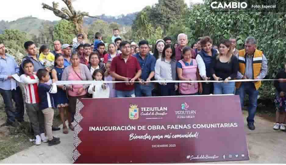 Carlos Peredo entrega pavimentación de la Sección Segunda de San Sebastián en Teziutlán
