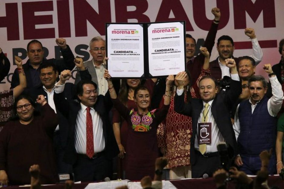 Recibe Sheinbaum constancia como candidata presidencial de Morena