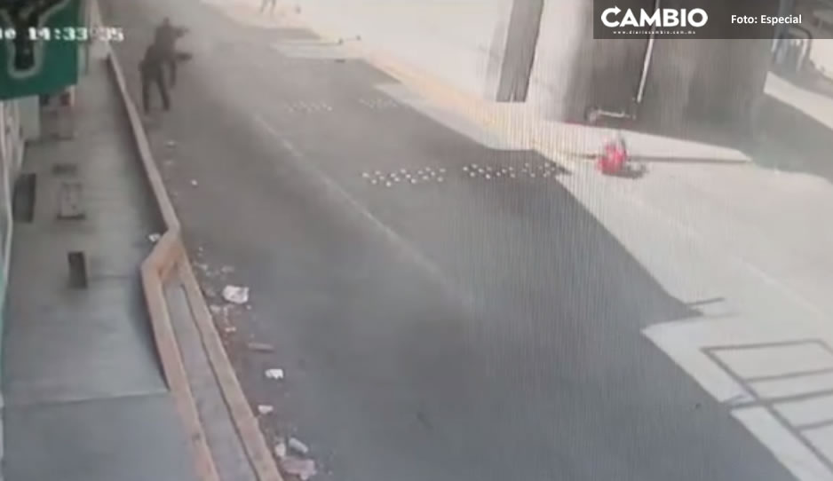 Balacera entre policías y ladrones que intentaron asaltar a conductor; hay un muerto (VIDEO)