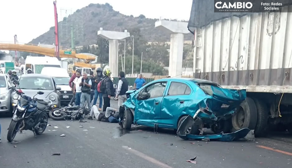 Tráiler se queda sin frenos y provoca carambola en la México-Puebla; hay 17 heridos (VIDEO)