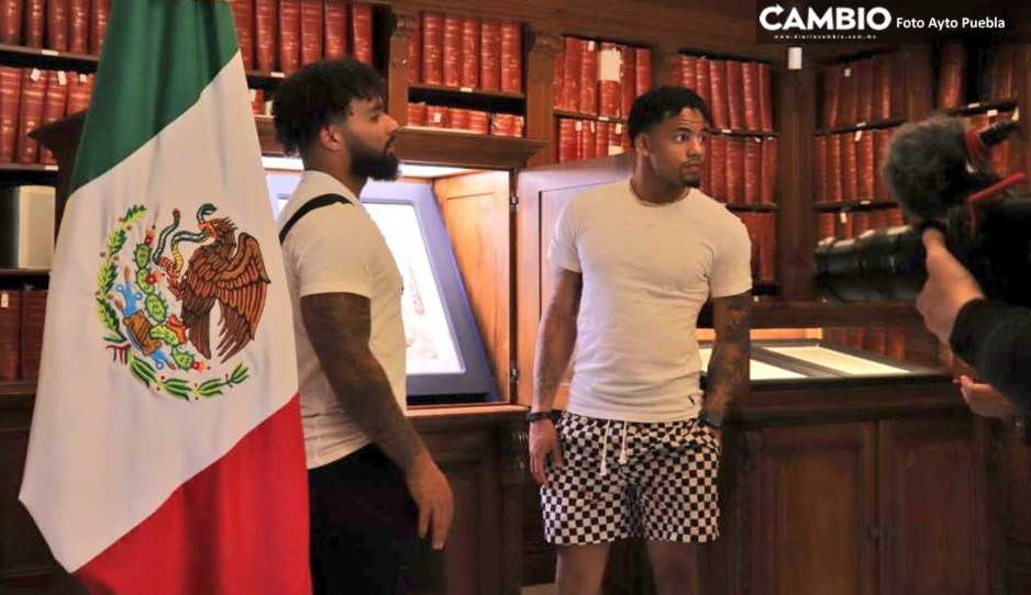 Pasean por Puebla Cobie Durant y Kyren Williams de Los Ángeles Rams de la NFL